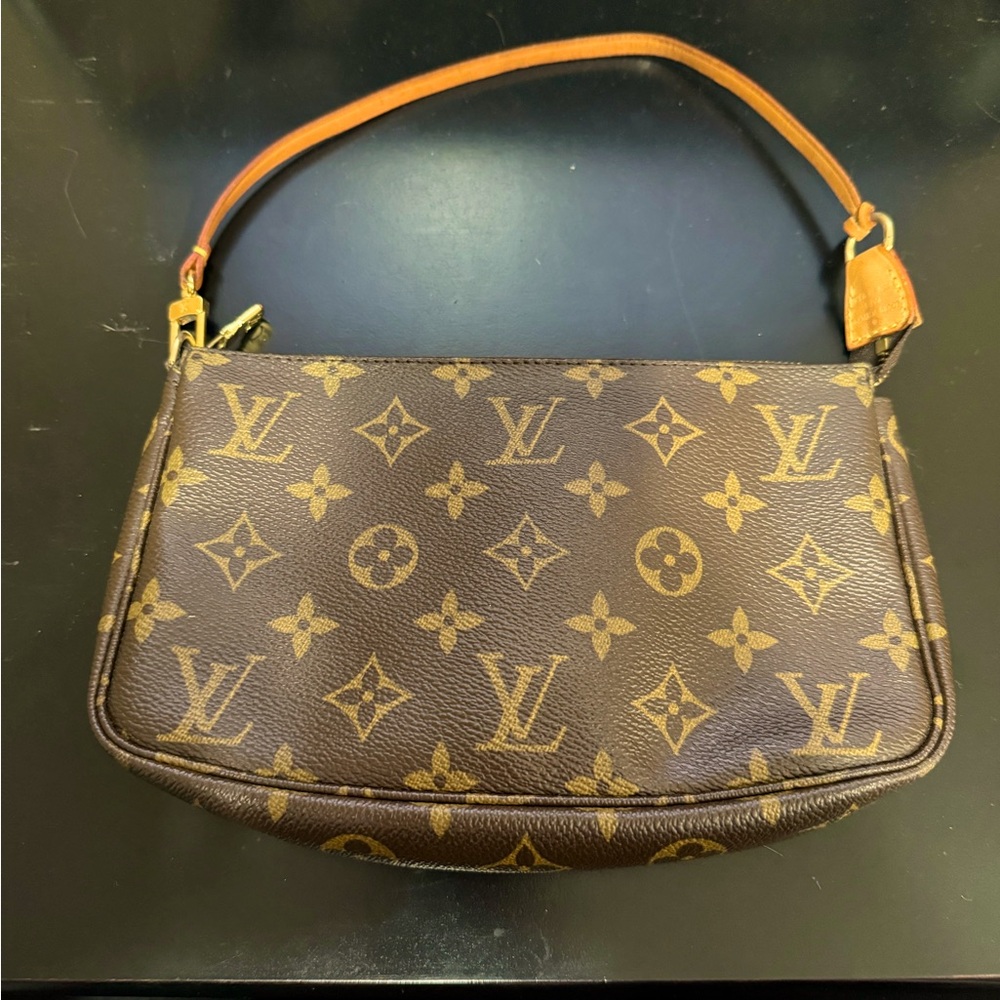 Authentic Louis Vuitton Pochette